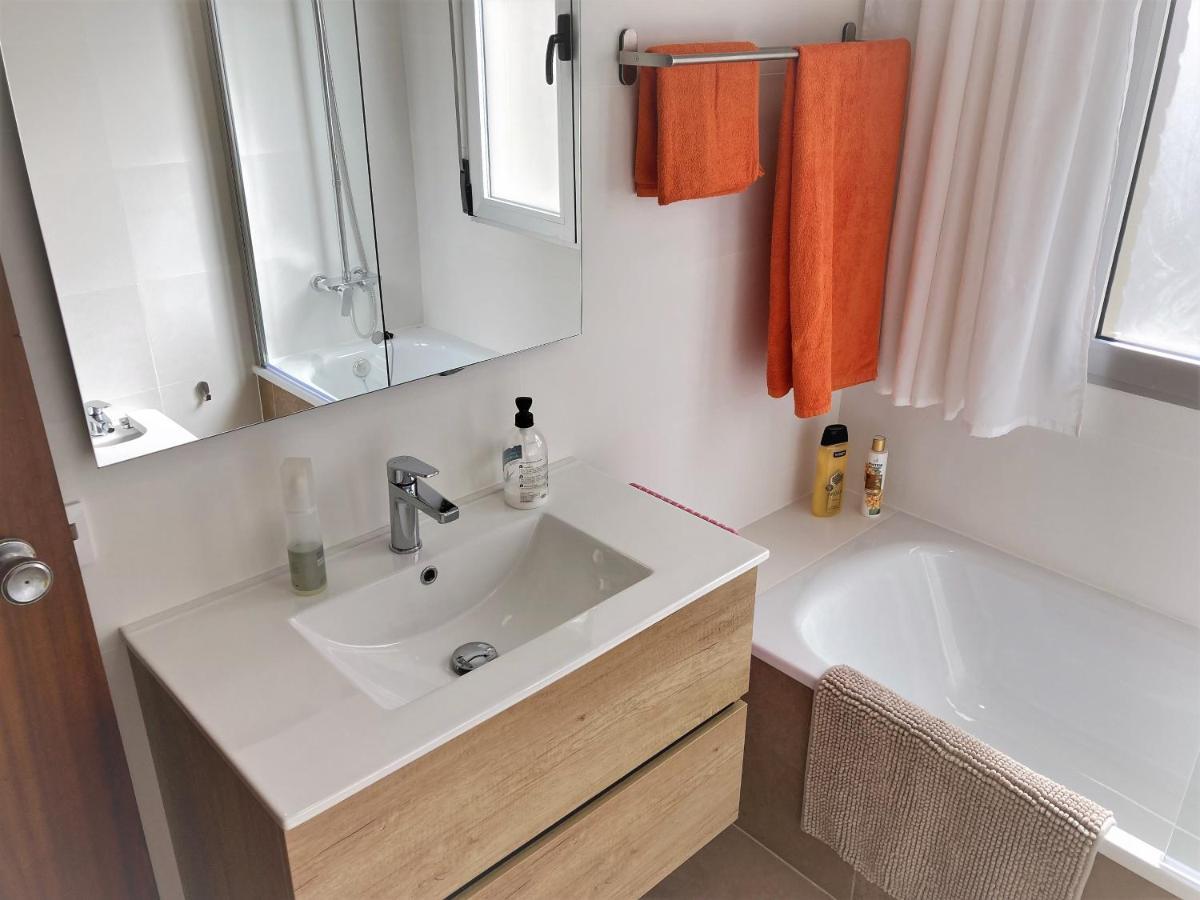 Large Apartment With Sea Views Суека Екстериор снимка